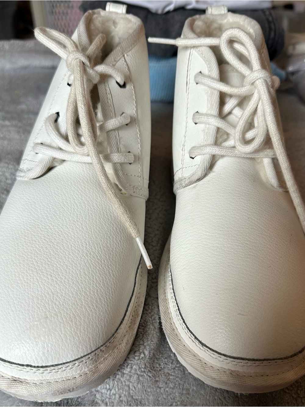 UGG Kids Off-White Lace-Up Shearling Boots - Picture 2 of 9